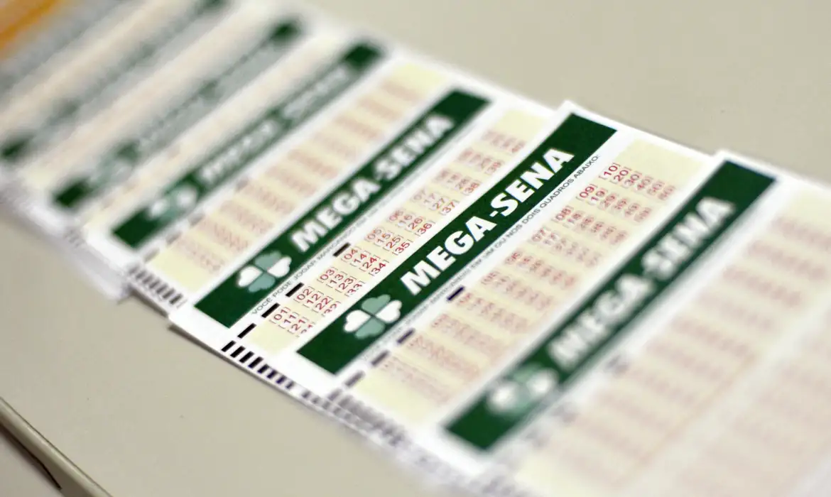 Mega Sena acumula e pode pagar R$ 100 milhões neste domingo