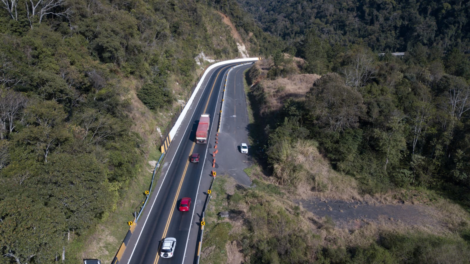Sem duplicação, motoristas enfrentam trânsito lento com obras na Serra da Esperança, na BR-277
