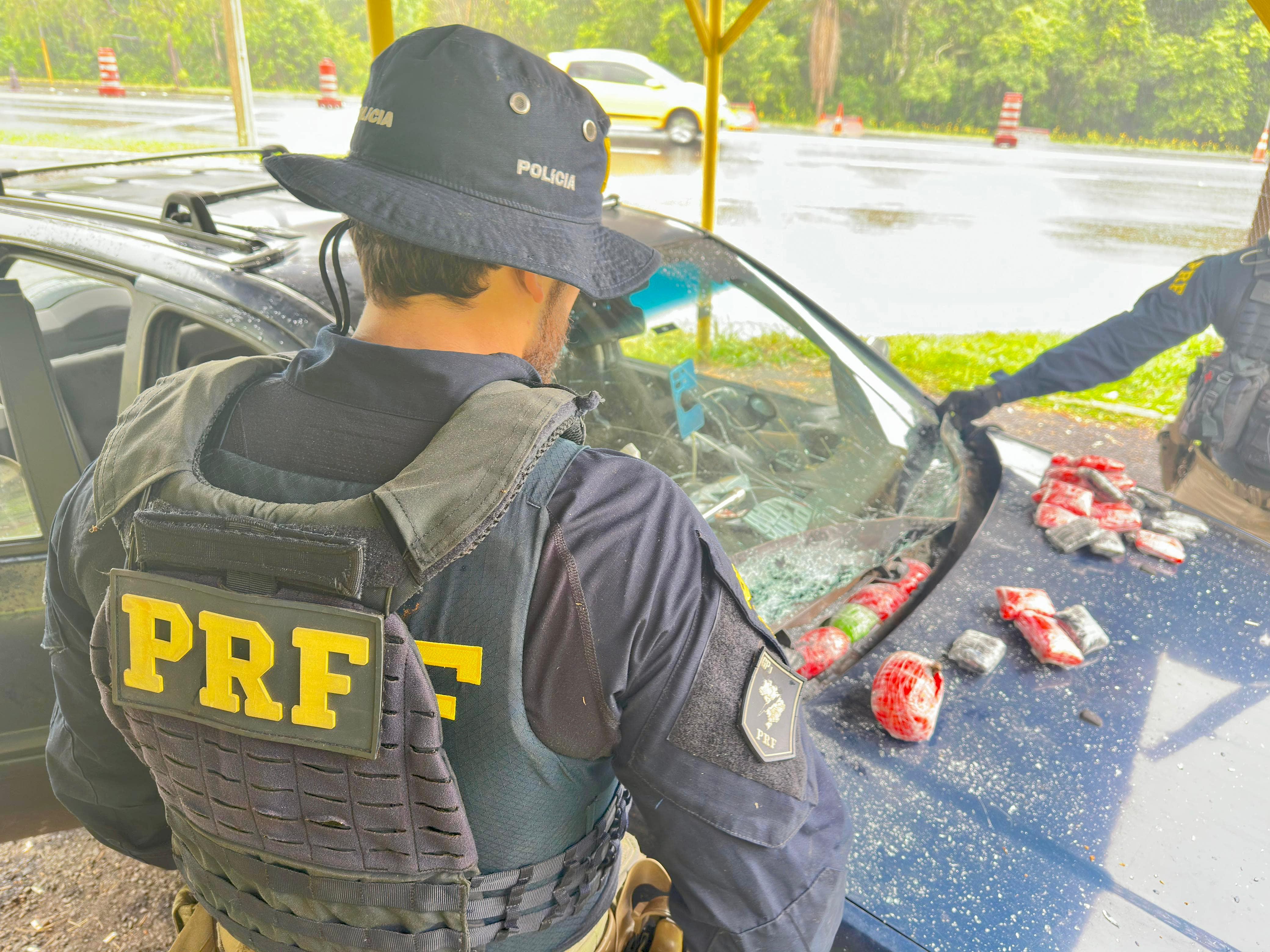 PRF apreende haxixe oculto em compartimento de veículo na BR-277