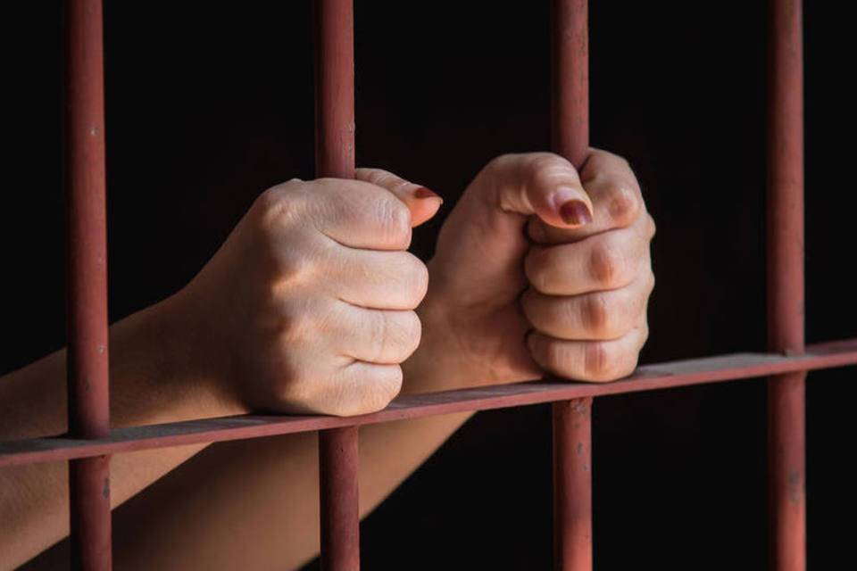 Homem é esfaqueado 12 vezes em Manoel Ribas; mulher é presa em flagrante e aponta comparsa