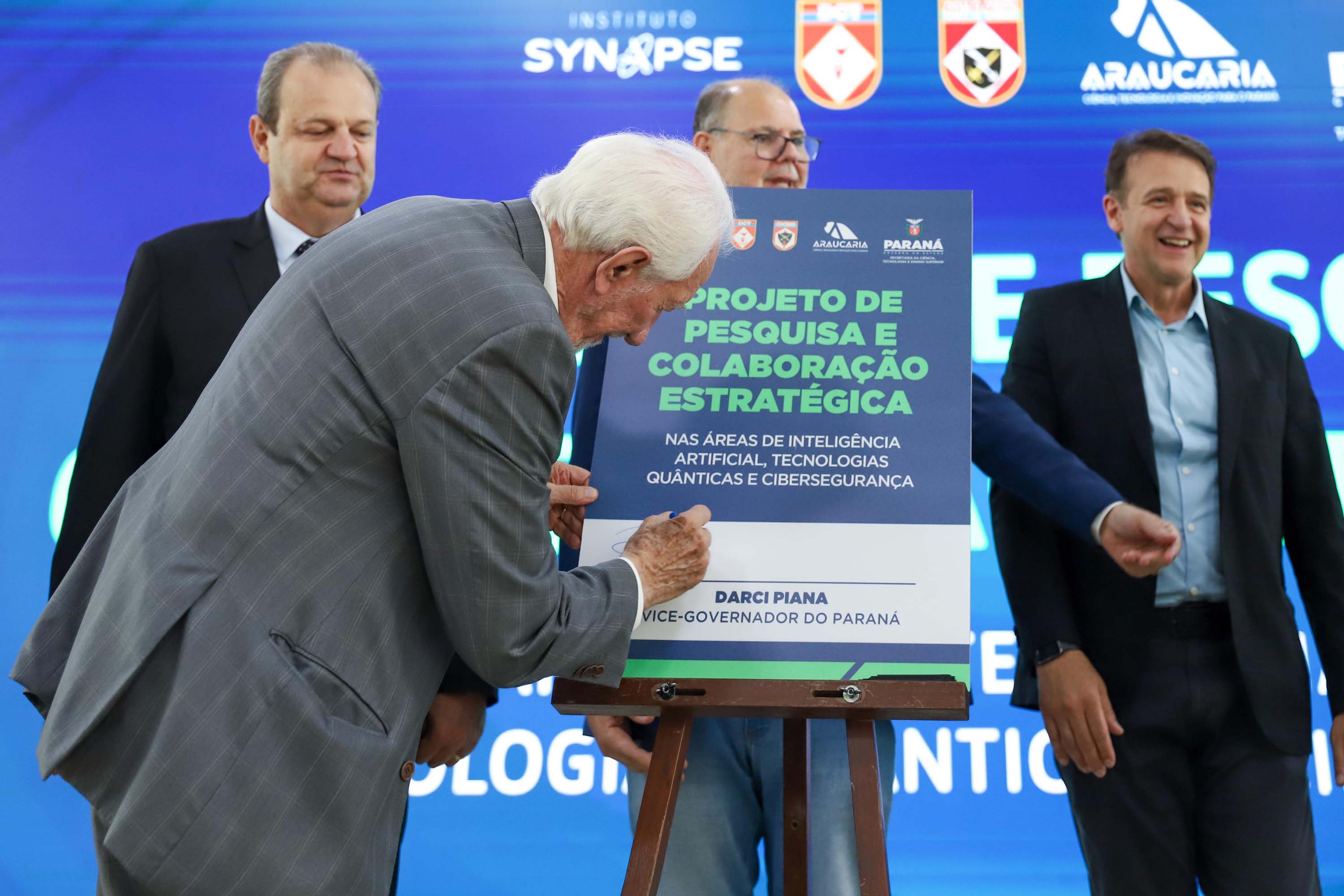 Paraná e Exército Brasileiro firmam parceria inédita para impulsionar pesquisas em inteligência artificial e cibersegurança