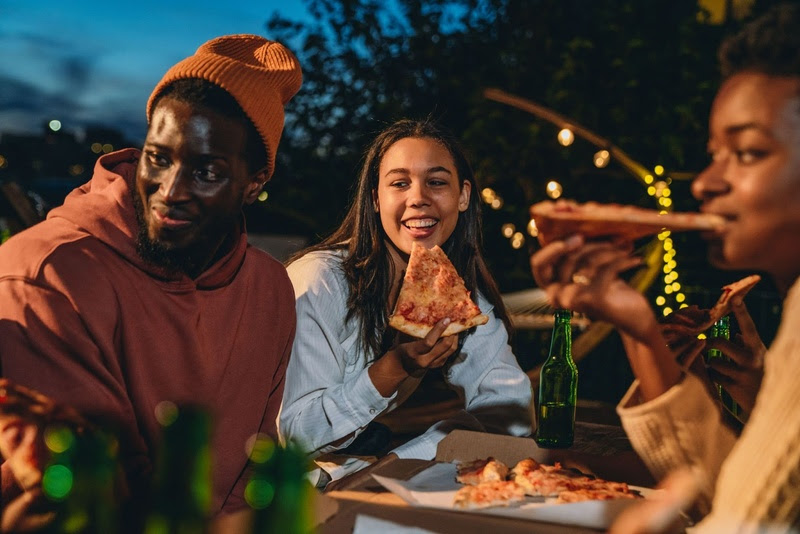 Amizade e paquera: por que os amigos são os melhores cupidos do Tinder