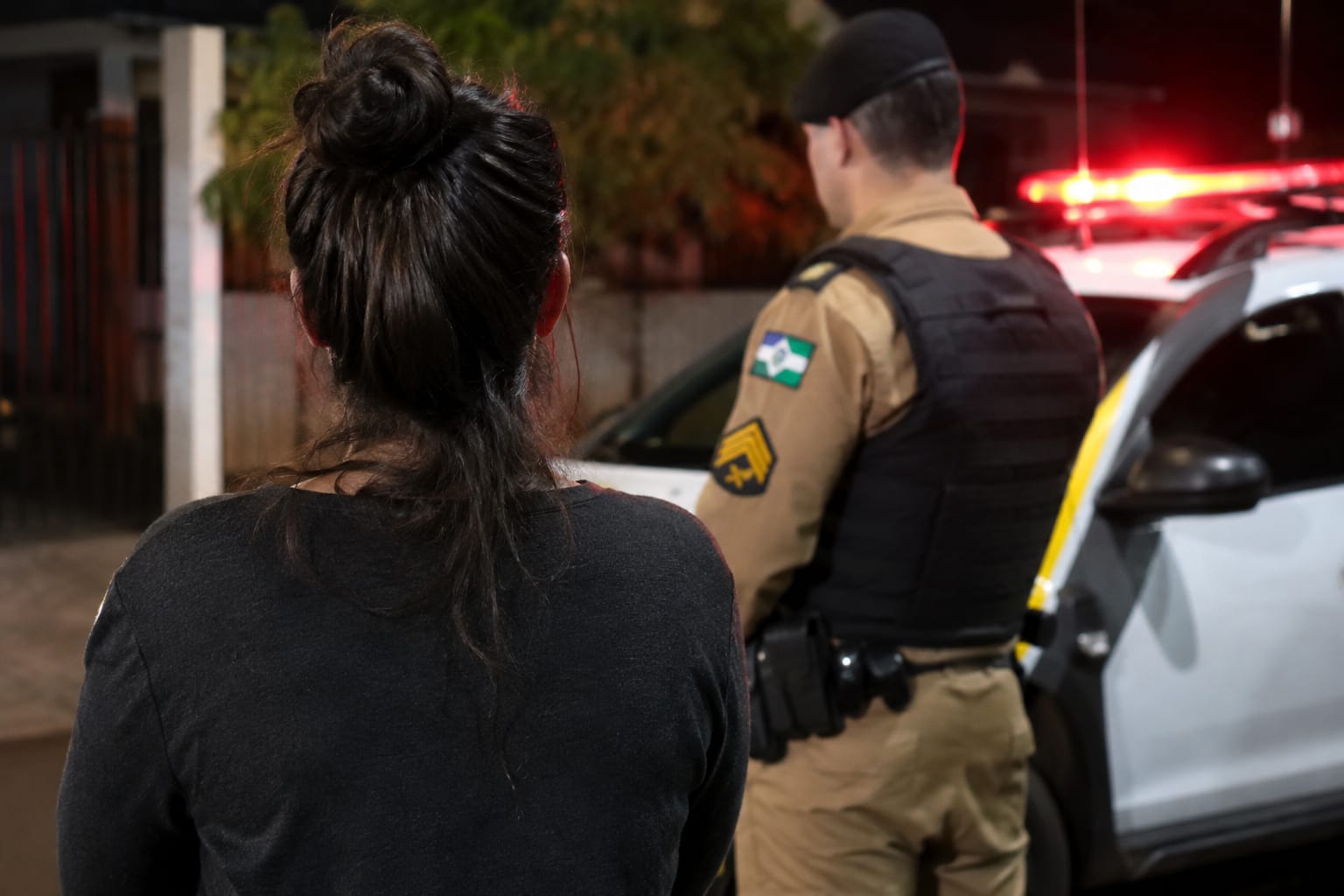 Mulher denuncia pressão psicológica e medo de encerrar relacionamento