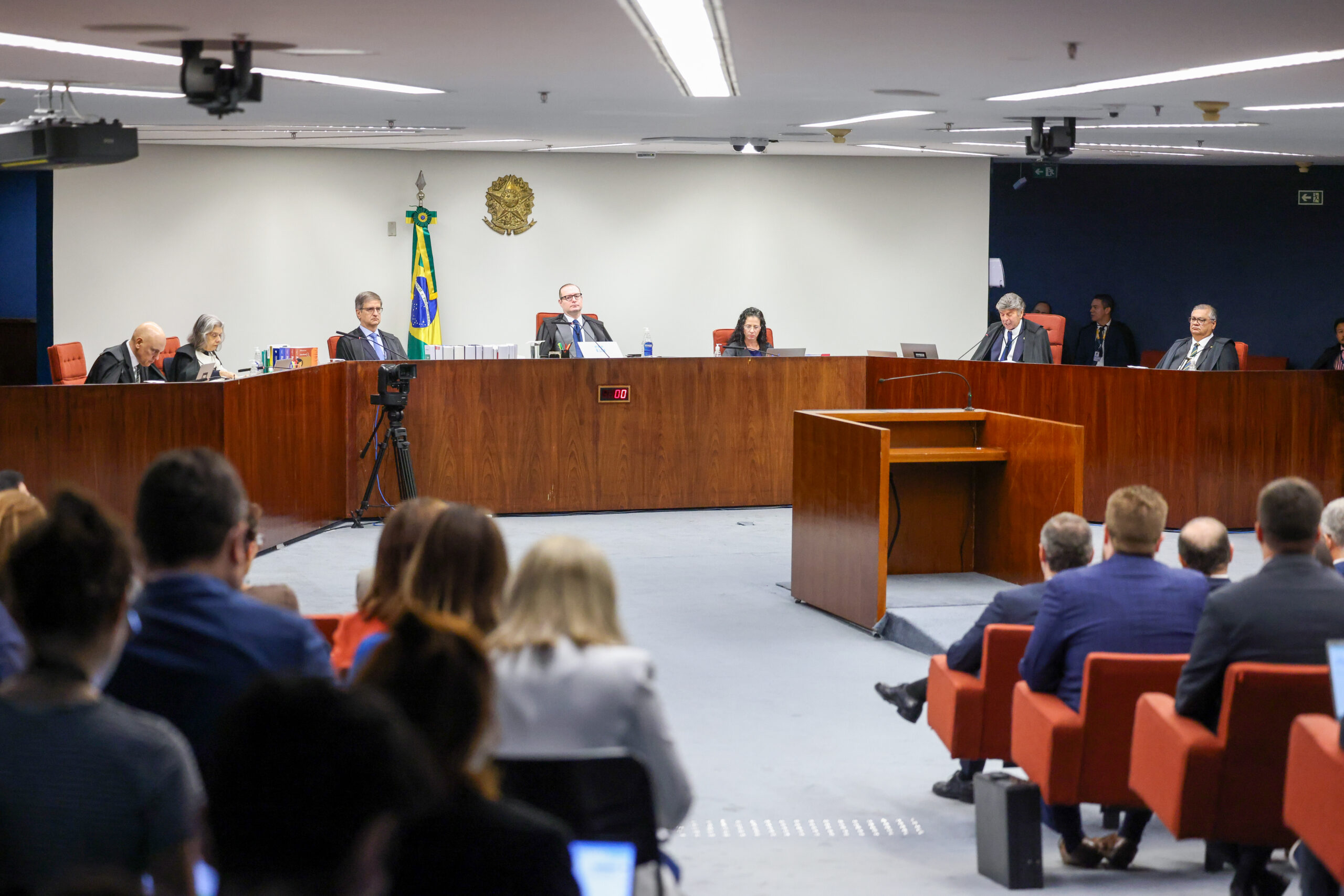 Entenda julgamento no STF: Carmem Lúcia e Cristiano Zanin serão os próximos a votar