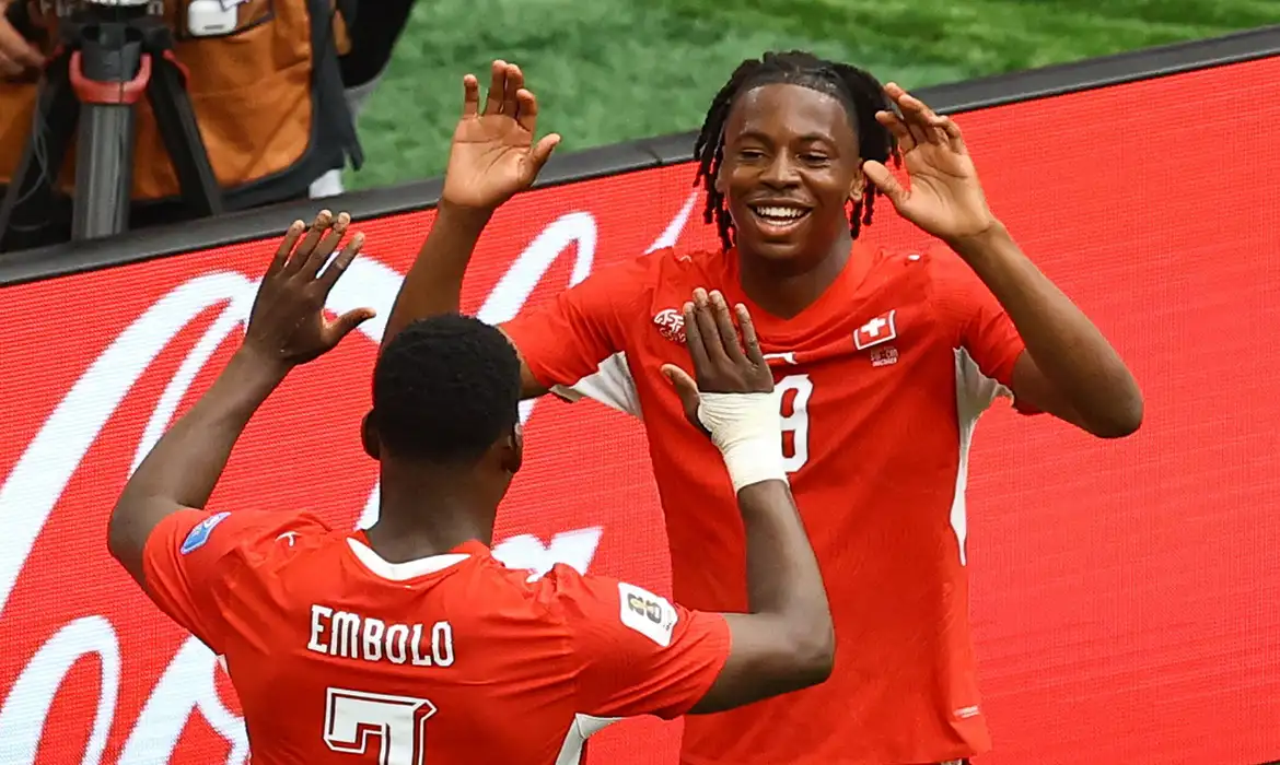 Suíça vence Canadá e confirma liderança do Grupo B