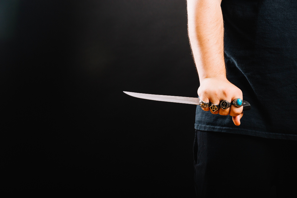 Mulher e filho são presos após roubo com facão e saque em conta bancária em Entre Rios