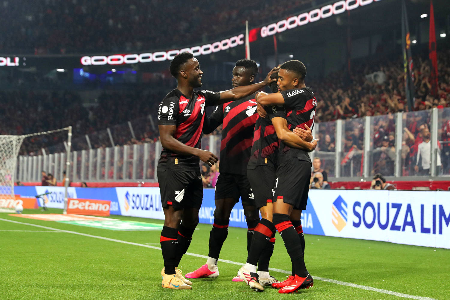 Copa do Brasil: Athletico faz 2×0 na Arena e abre vantagem no confronto com o Vitória