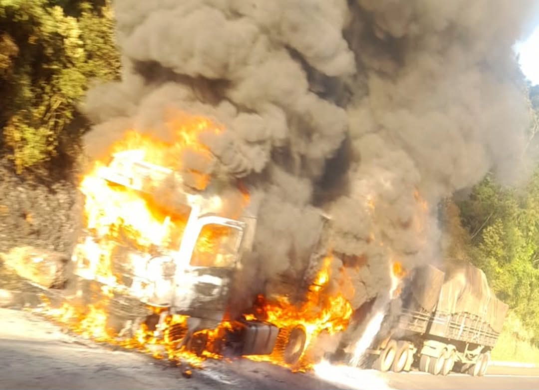 Caminhão pega fogo na Serra da Esperança: mais uma manhã de bloqueio 