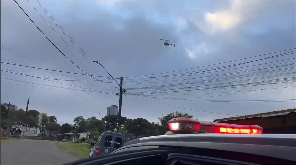 Famílias sepultam dois mortos no confronto com a PM na Vila Concórdia; o terceiro espera identificação