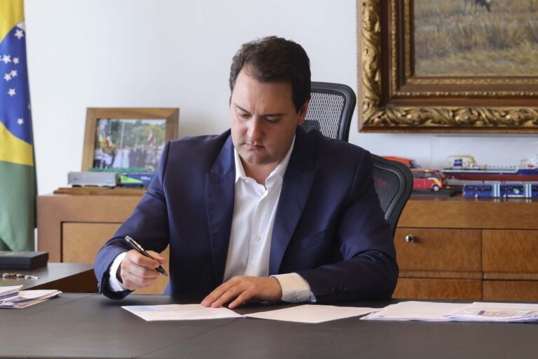 Ratinho anuncia desconto na conta de água; Lerner reduziu pedágio na eleição de 1998